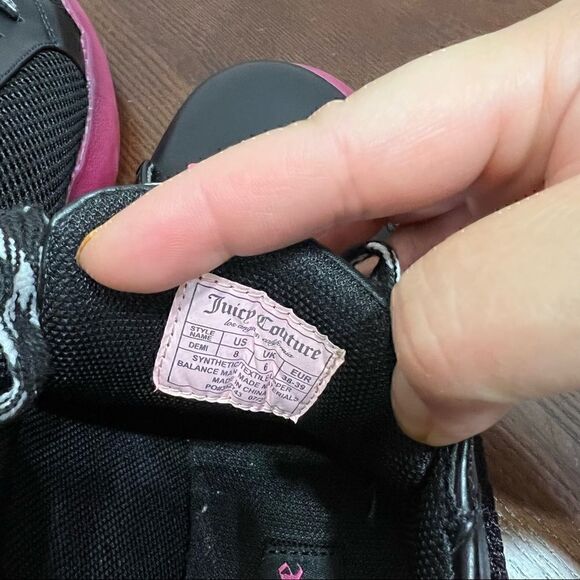 JUICY COUTURE Pleather and Mesh upper with pink rubber soles sneakers new size 8 - Picture 3 of 11
